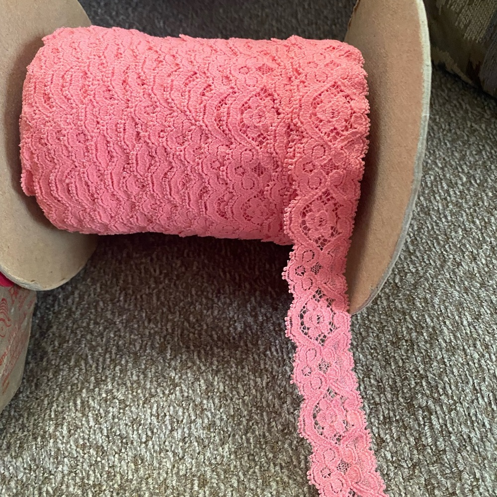 Vintage spools of stretch lace - Picture 2 of 11